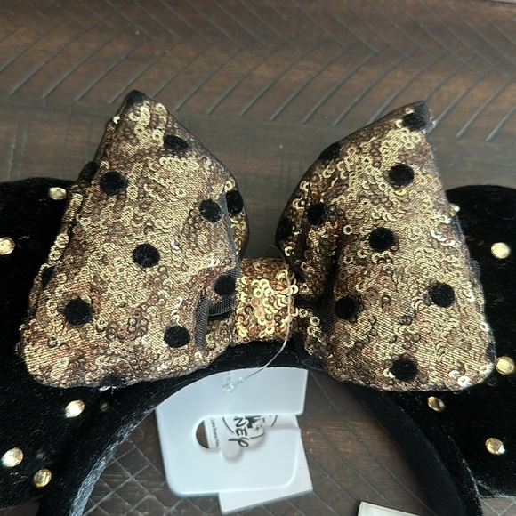 authentic Walt Disney World ears headband - Picture 2 of 4